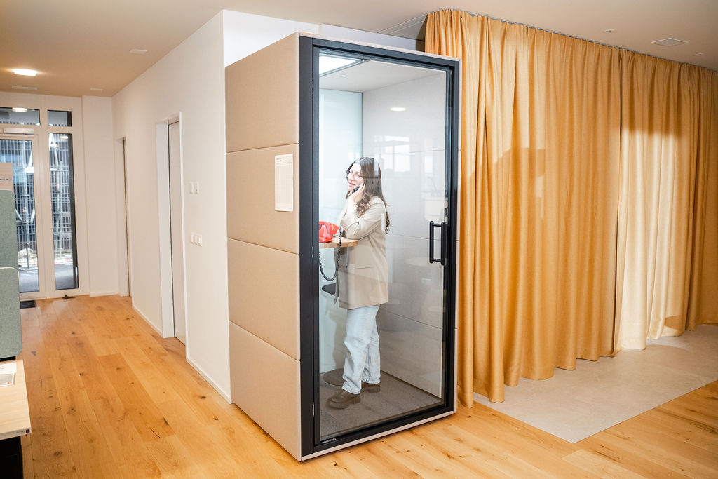 Schallgedämmte Telefonkabine im I+D Campus